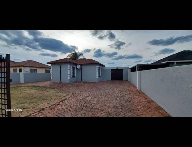 3 BEDROOM HOUSE FOR SALE IN THE ORCHARDS